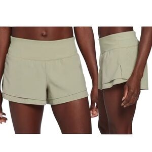 CALIA Kick it Up Active Short Mid Rise Angle Slit Short in Smudge Sage Size XXL